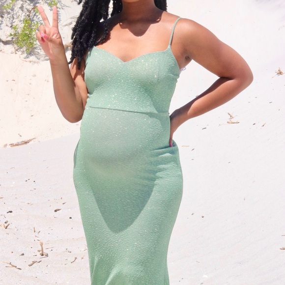 Glittery green Windsor ball gown - Picture 4 of 9